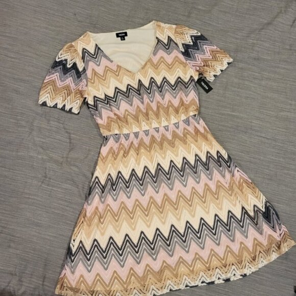 Tacera SZ L Colorful NWT Cut Out Back Chevron Short Sleeve Knee Length Dress - Picture 11 of 11